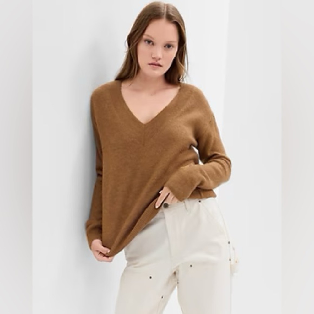 GAP Forever Cozy Vneck sweater in rich camel